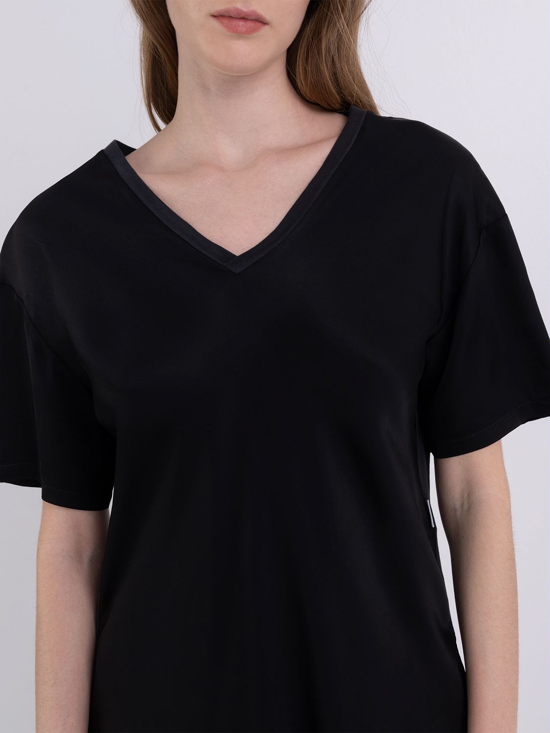 V-neck T-shirt in Cotton and Viscose